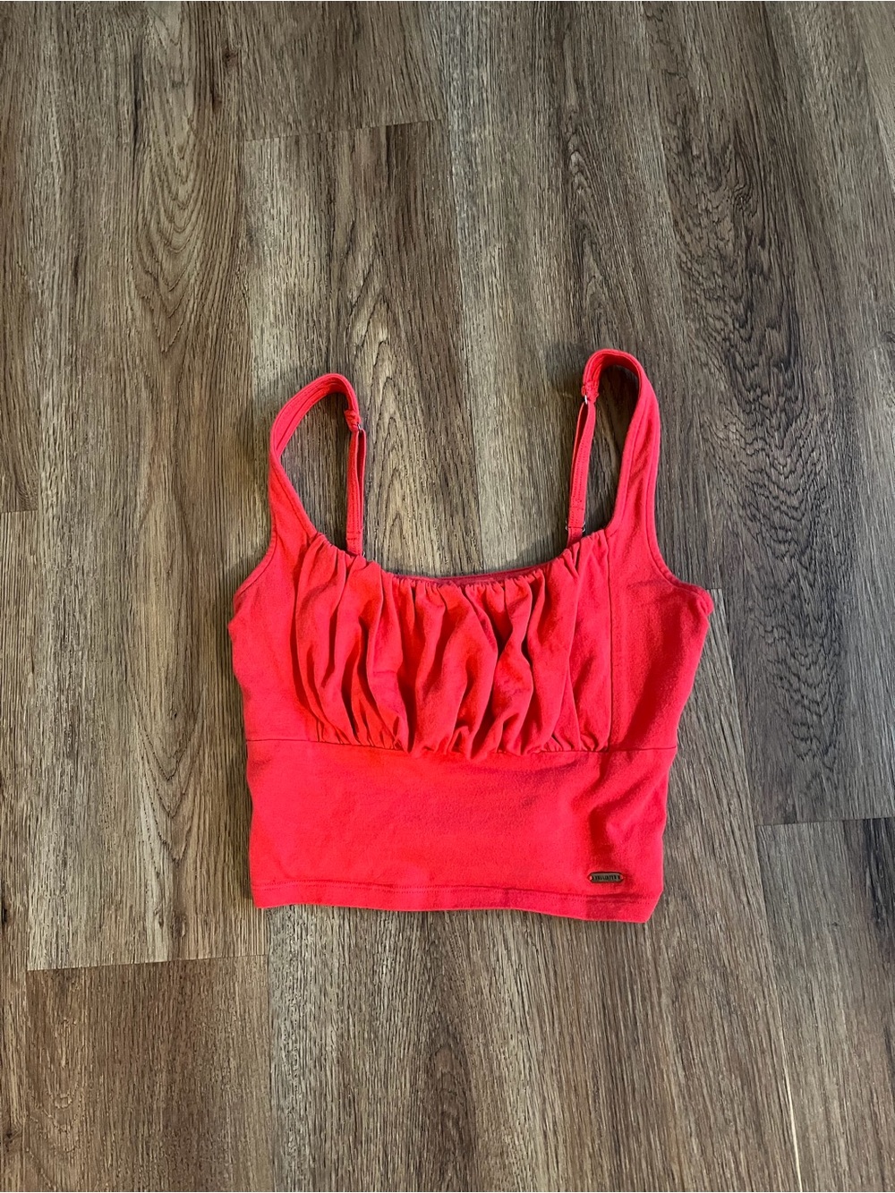 Hollister Basic Ruched Front Cropped Cami in coral red